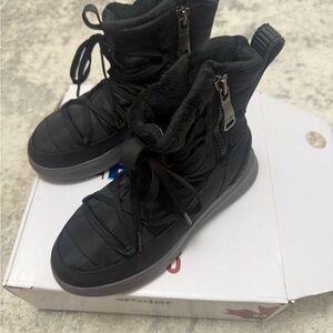 Pajar Canada snow boots